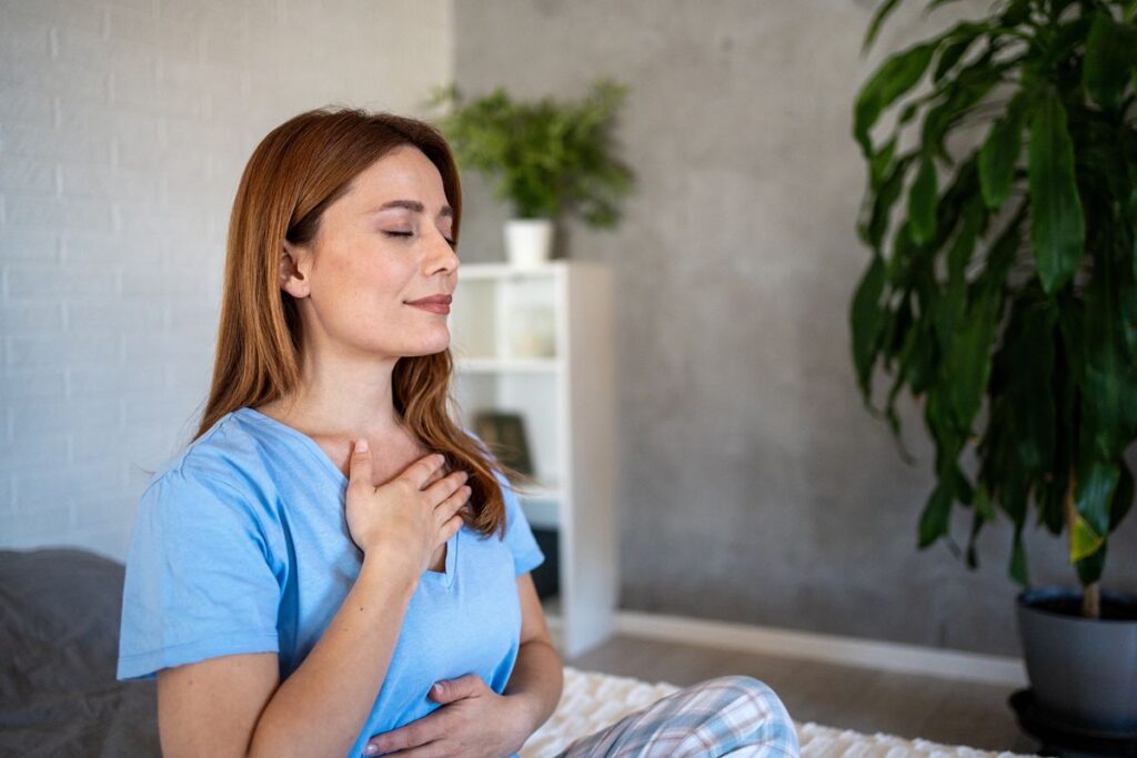 Técnicas de relaxamento para controle da dor mamária - meditação e bem-estar